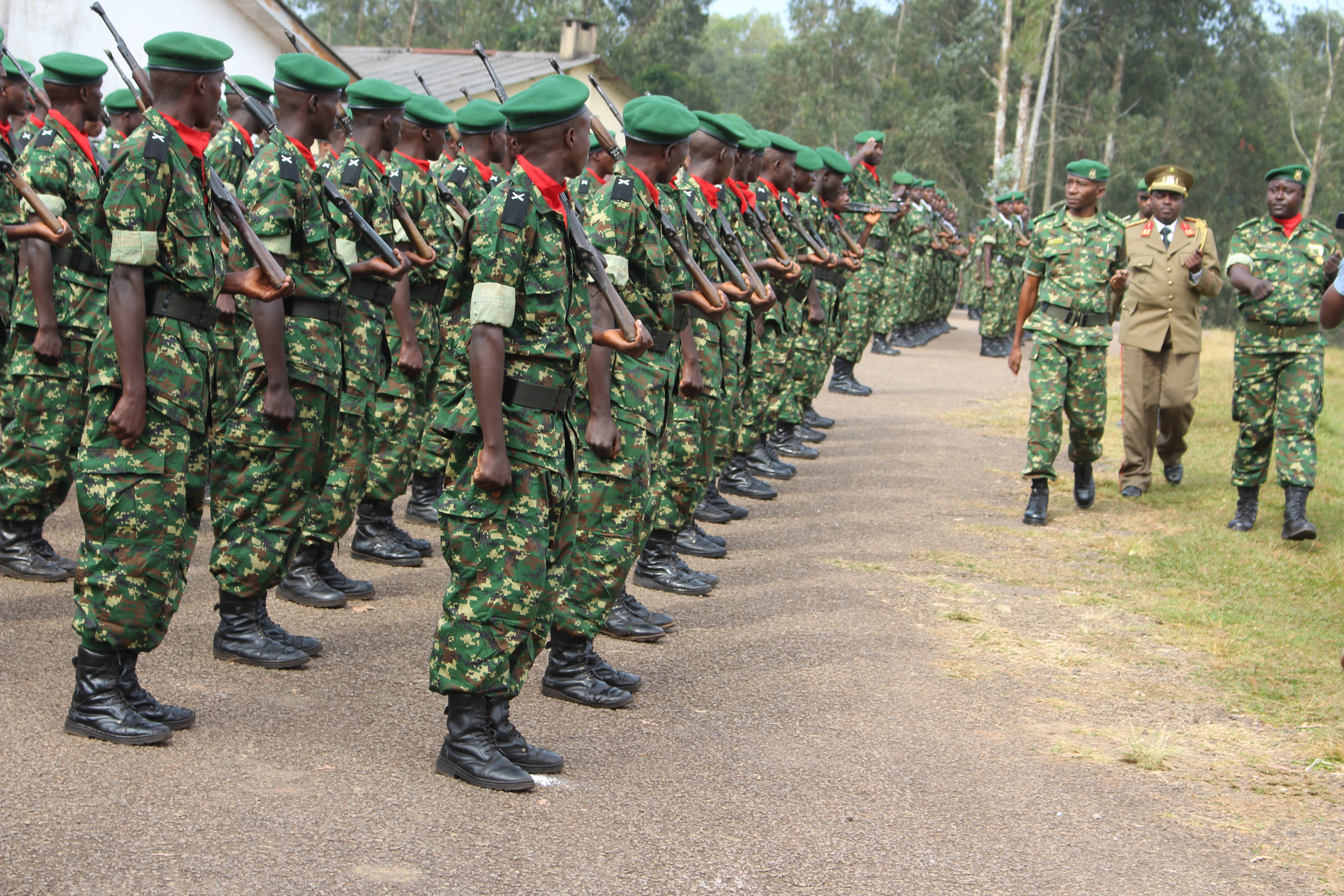 Le C/FDNB en passage en revue lors de l’incorporation
