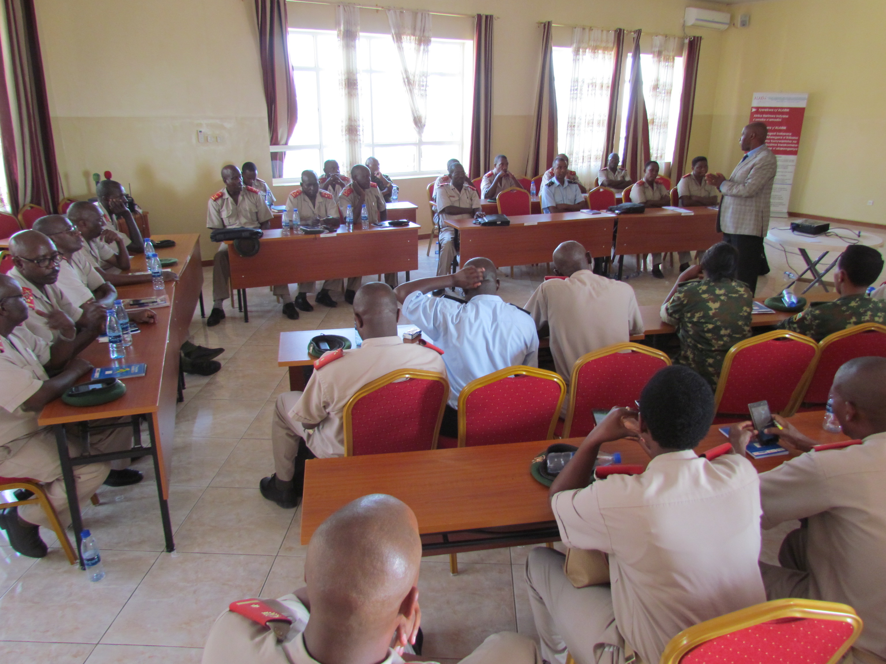 Les officiers stagiaires de l’ESCEM en classe
